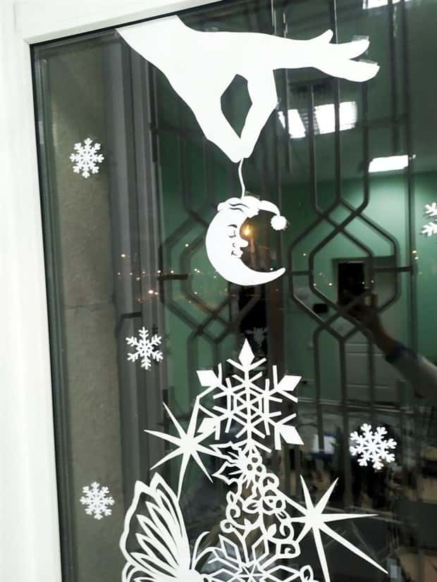 30 Holiday Windows And Balconies As Art (30 photos)