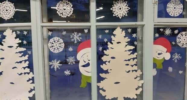 30 Holiday Windows And Balconies As Art (30 photos)