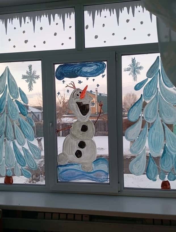 30 Holiday Windows And Balconies As Art (30 photos)