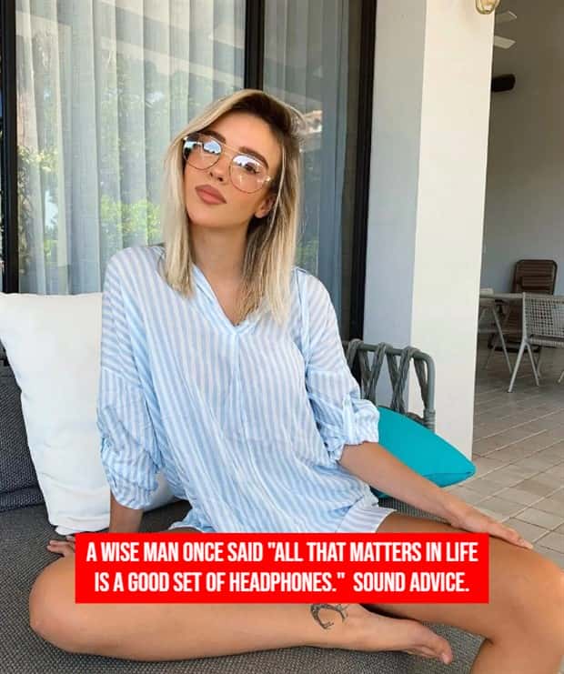 Hot Girls Featuring Jokes #12 (18 photos)