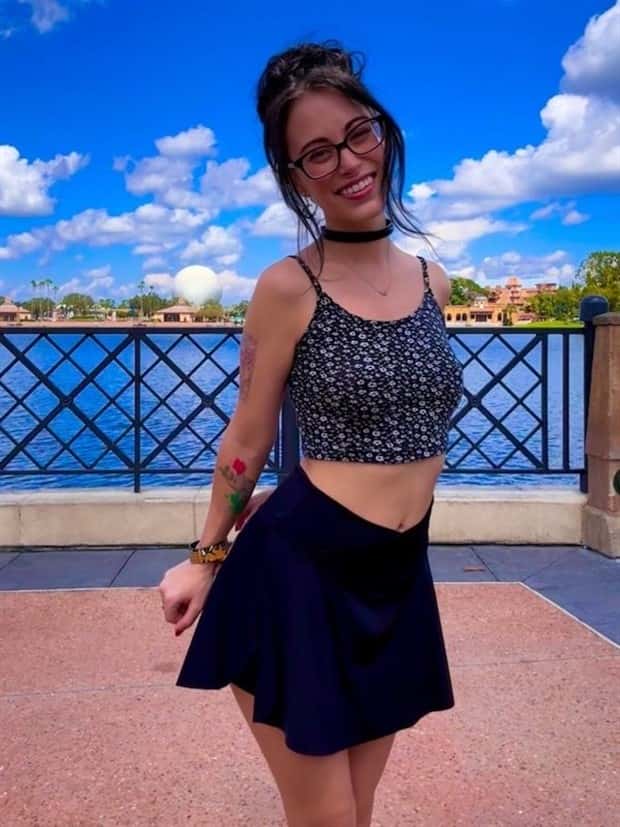 Hot Girls with Disarming Smile #11 (21 photos)