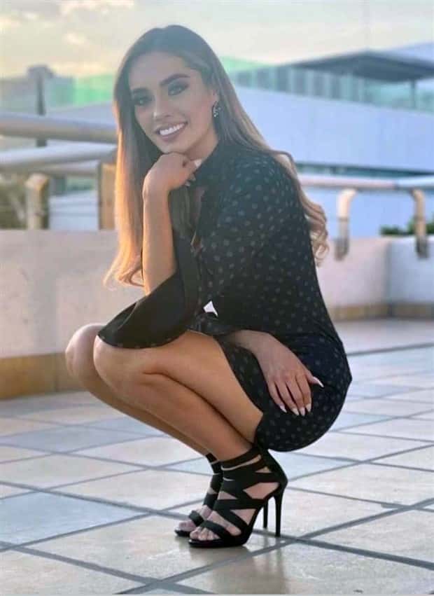 Hot Girls with Disarming Smile #11 (21 photos)