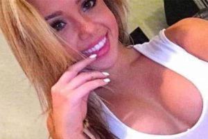 Hot Girls with Disarming Smile #11 (21 photos)