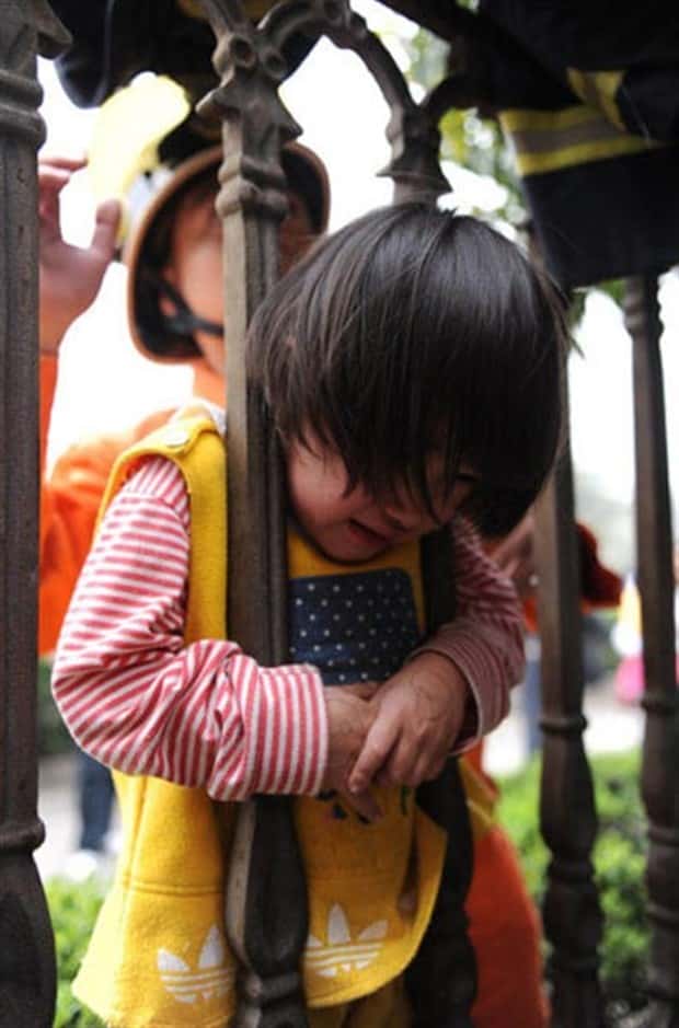 Kids Tend to Get Stuck Anywhere (31 photos)