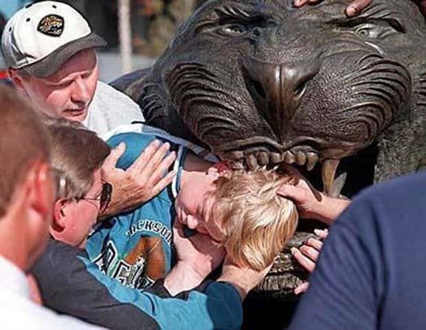 Kids Tend to Get Stuck Anywhere (31 photos)