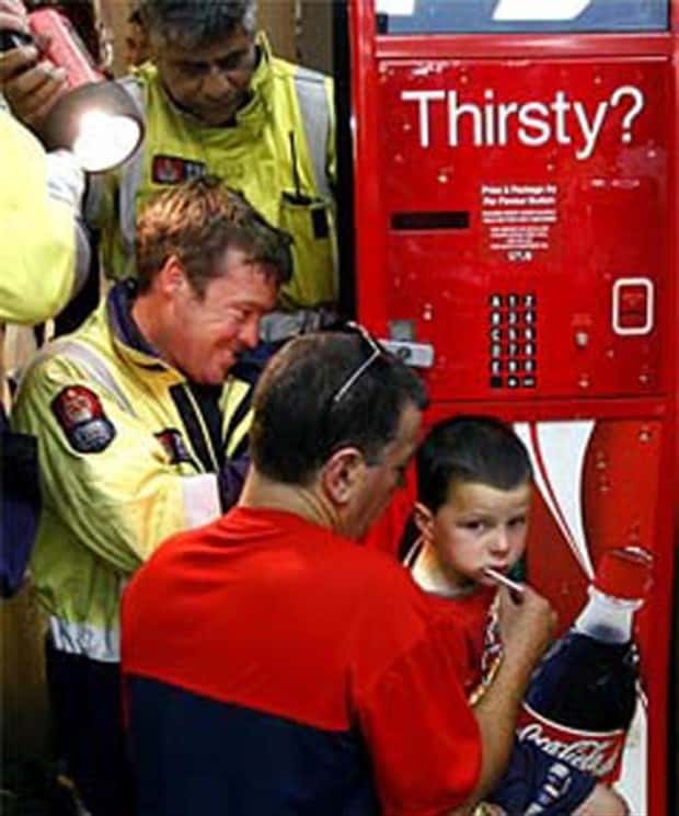 Kids Tend to Get Stuck Anywhere (31 photos)