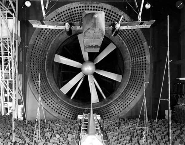 Massive Engineering Laboratories In Vintage Photos (34 photos)
