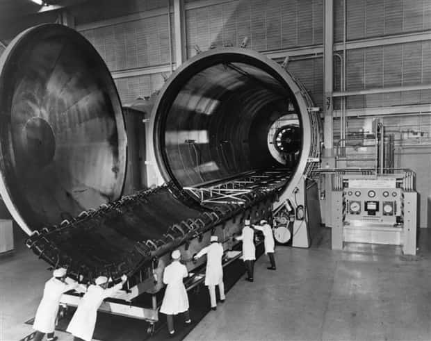 Massive Engineering Laboratories In Vintage Photos (34 photos)