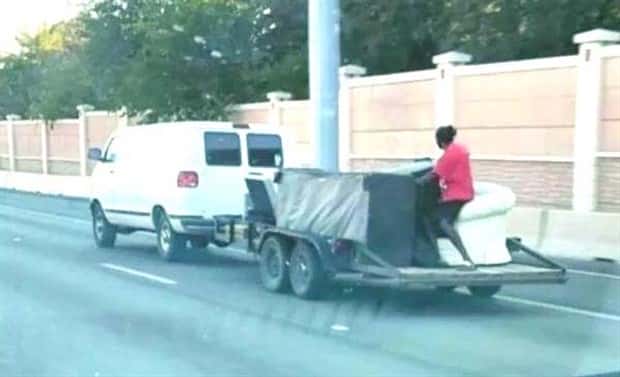 Overloaded Cars Driven With Pure Confidence (32 photos)
