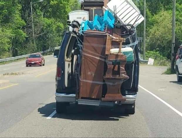 Overloaded Cars Driven With Pure Confidence (32 photos)