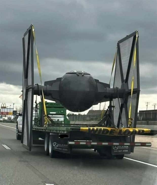 Overloaded Cars Driven With Pure Confidence (32 photos)