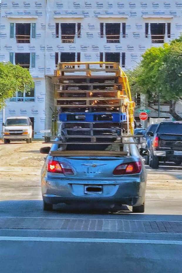 Overloaded Cars Driven With Pure Confidence (32 photos)