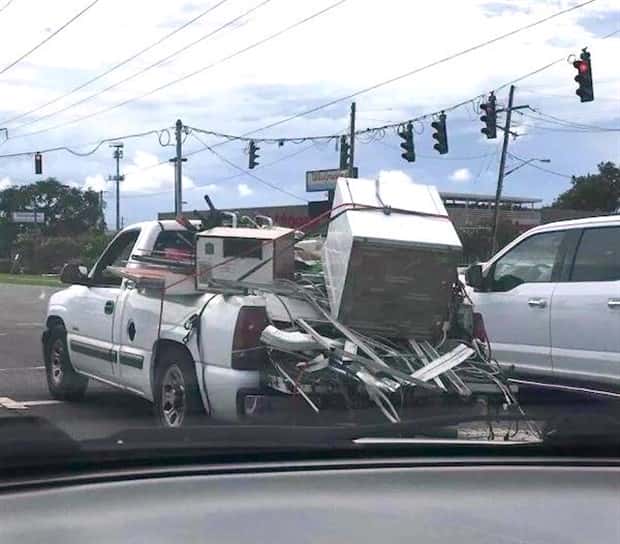 Overloaded Cars Driven With Pure Confidence (32 photos)