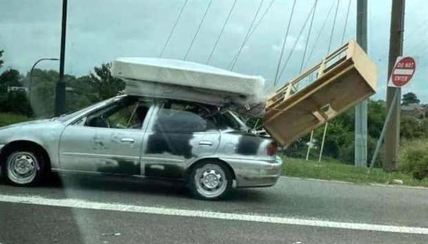 Overloaded Cars Driven With Pure Confidence (32 photos)