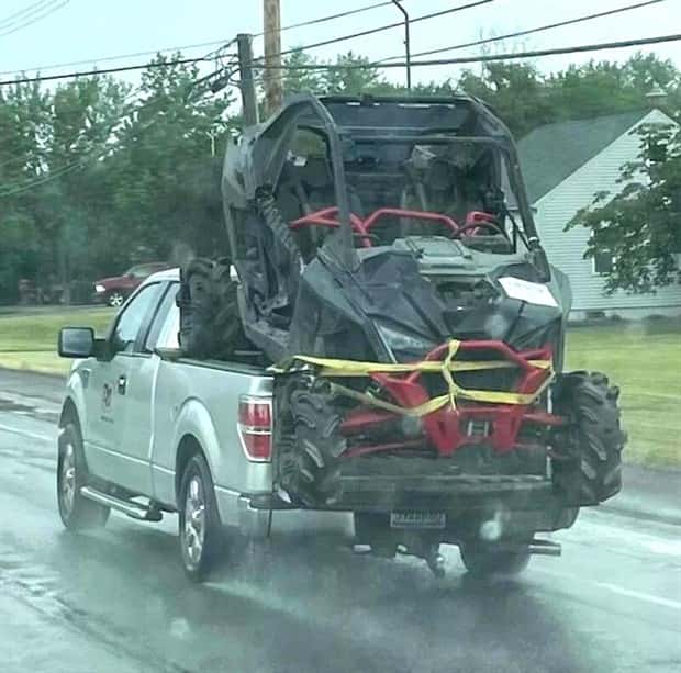 Overloaded Cars Driven With Pure Confidence (32 photos)