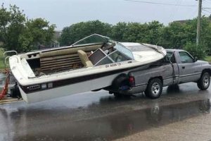 Overloaded Cars Driven With Pure Confidence (32 photos)