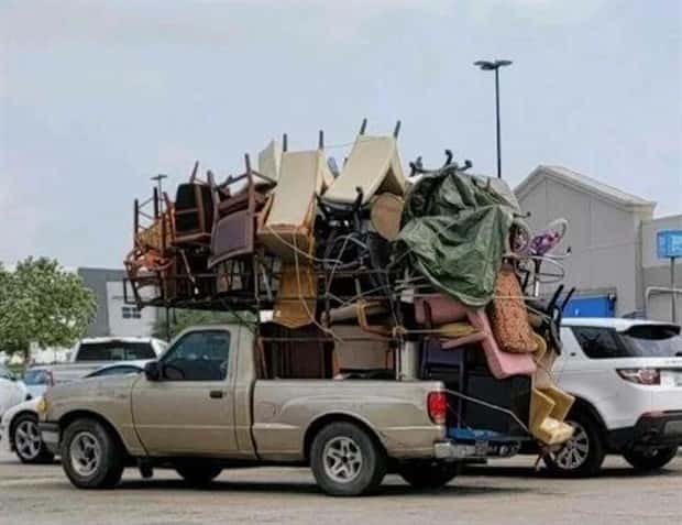 Overloaded Cars Driven With Pure Confidence (32 photos)