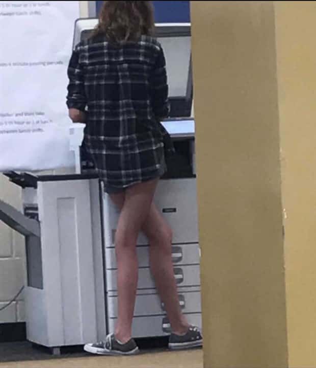 24 People Caught in Ridiculously Absurd Poses (24 photos)