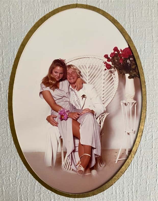 Bold Prom Photos That Aged Badly (20 photos)