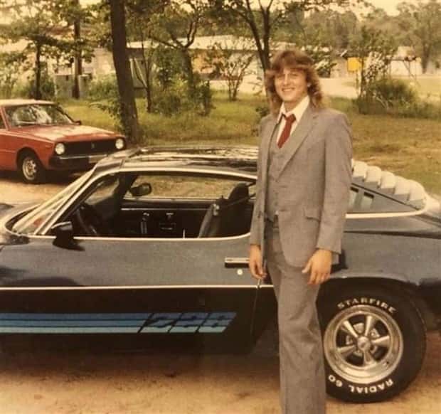 Bold Prom Photos That Aged Badly (20 photos)