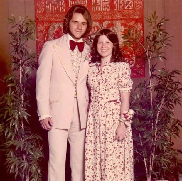 Bold Prom Photos That Aged Badly (20 photos)