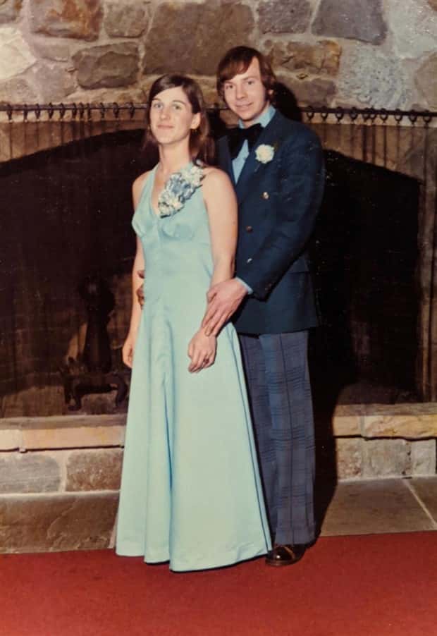 Bold Prom Photos That Aged Badly (20 photos)