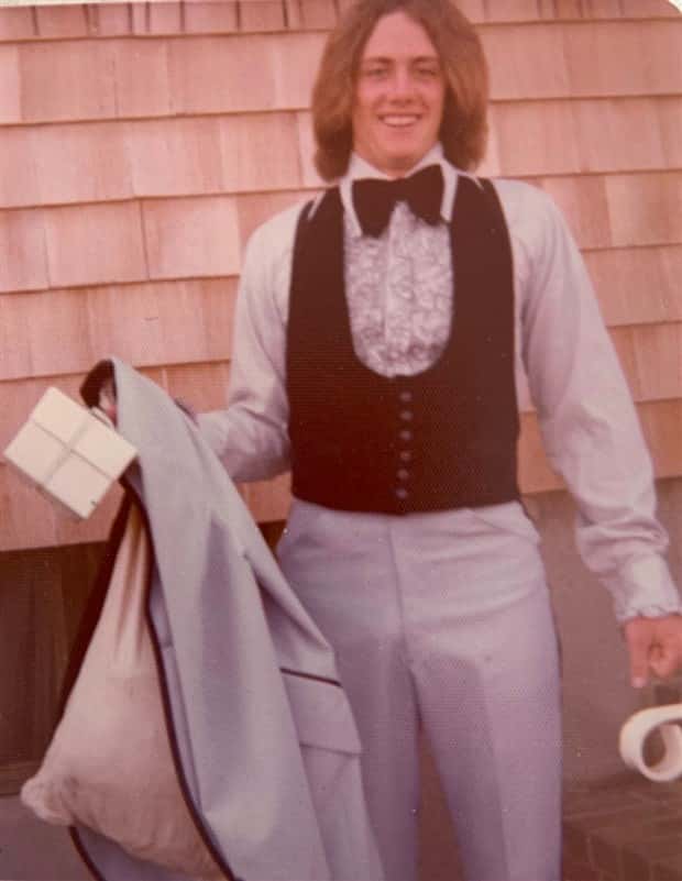 Bold Prom Photos That Aged Badly (20 photos)