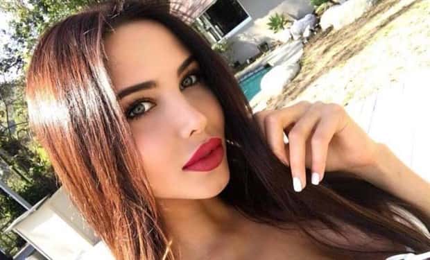 sexy red lipstick 22 Hot Girls with Red Lips #30 (22 photos)