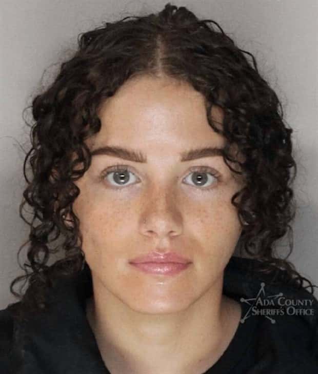 beautiful girls in mugshots 3 Beautiful Female Rebels In Police Mugshots (25 photos)