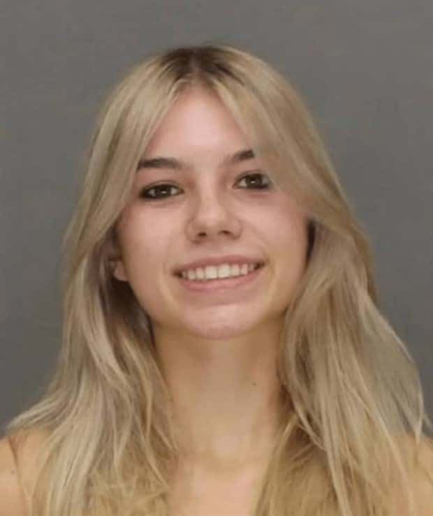 beautiful girls in mugshots 4 Beautiful Female Rebels In Police Mugshots (25 photos)