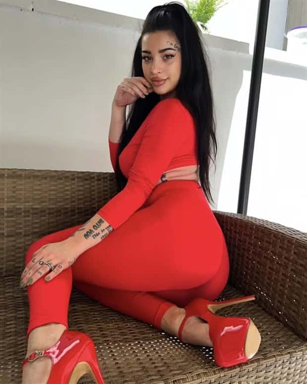 girls in red 14 Hot Girls Love Wearing Red #12 (24 photos)