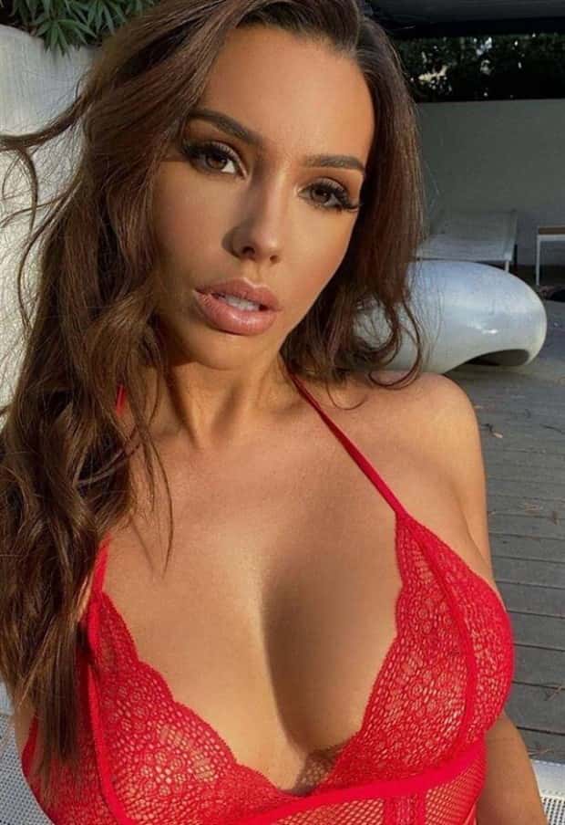 girls in red 2 Hot Girls Love Wearing Red #12 (24 photos)