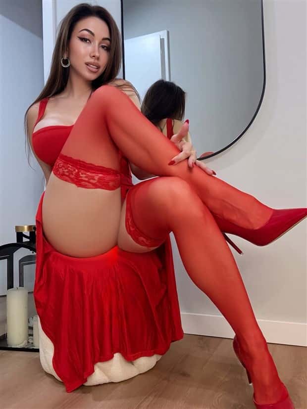 girls in red 20 Hot Girls Love Wearing Red #12 (24 photos)