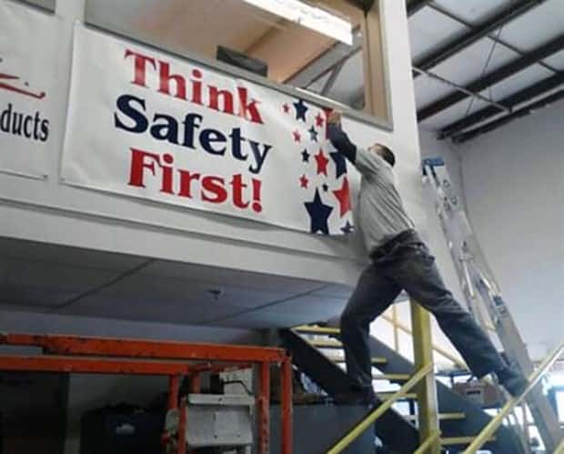 Funny Pics Proving Life Loves Irony (38 photos)