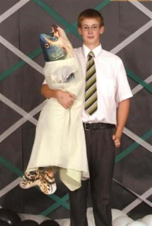 Prom Looks That Felt Cool Then but Cringe Now (20 photos)