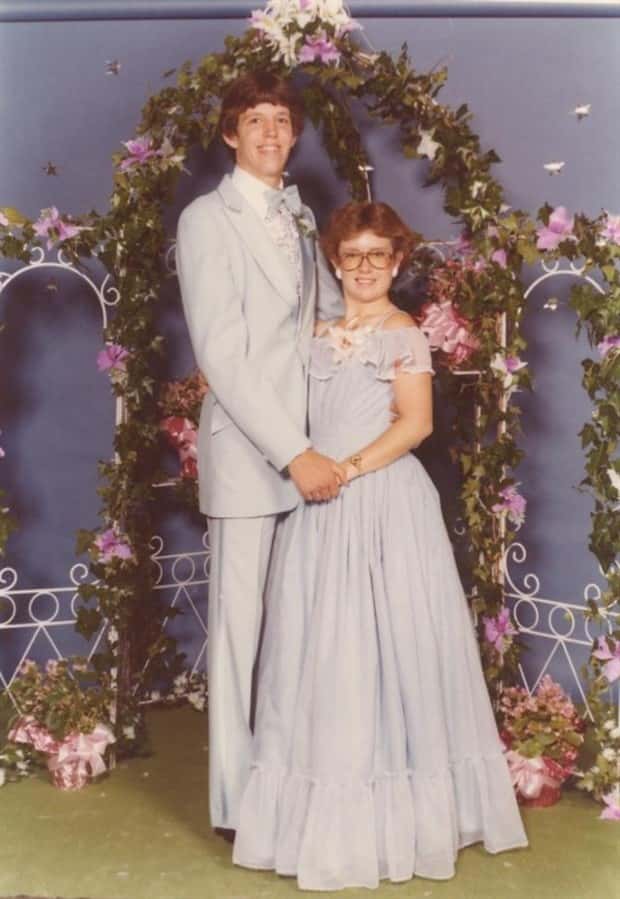 Prom Looks That Felt Cool Then but Cringe Now (20 photos)