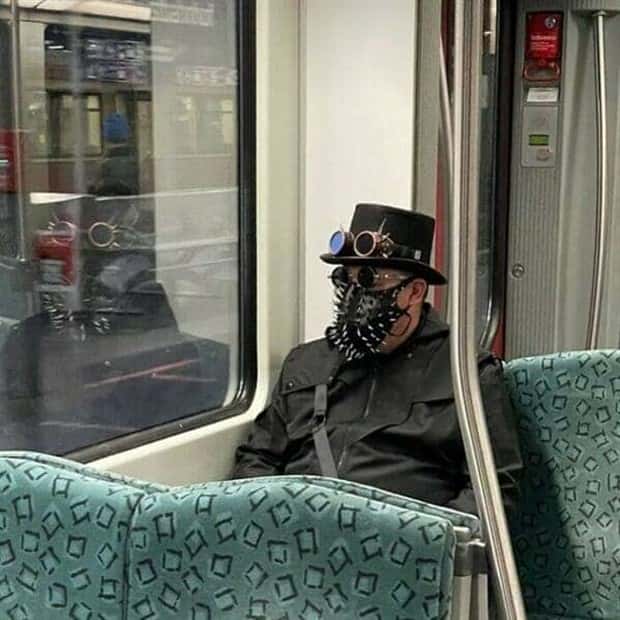 Crazy Daily Life Inside Berlins U Bahn (39 photos)