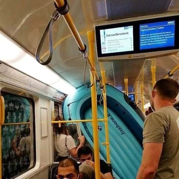 Crazy Daily Life Inside Berlins U Bahn (39 photos)