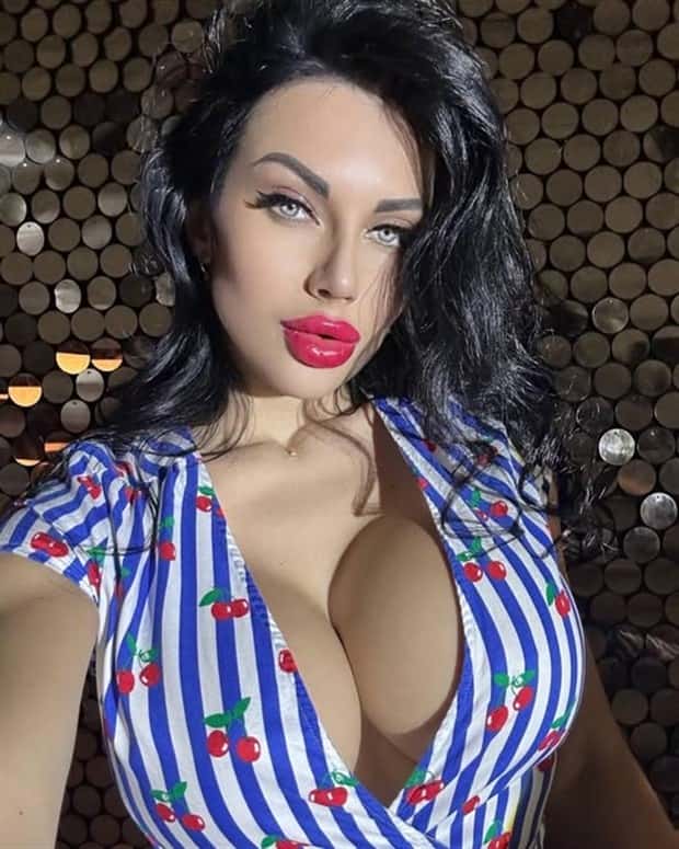 bold red lips 8 Hot Girls with Red Lips #31 (19 photos)