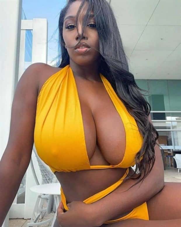 Hot Busty Girls #72 (22 photos)
