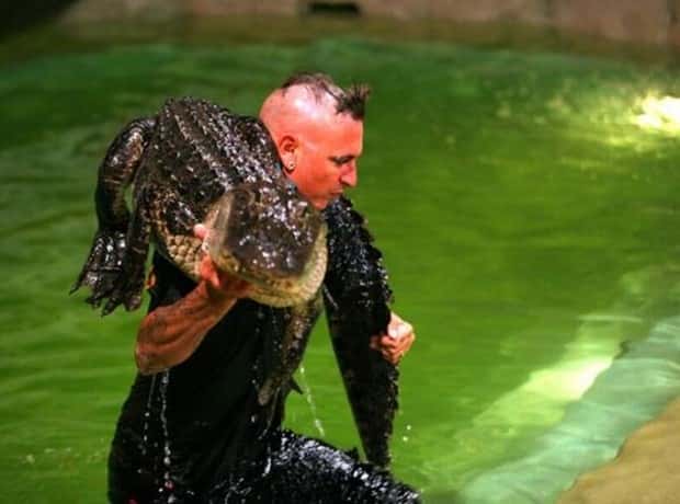 dumb people vs crocodiles 12 20 People Pushing Their Luck With Crocodiles (20 photos)