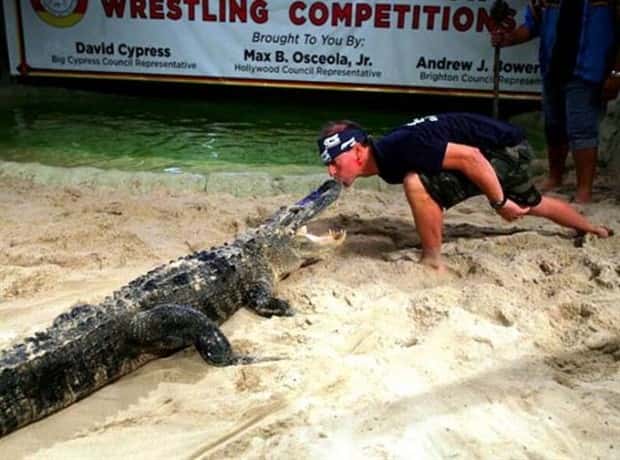 dumb people vs crocodiles 3 20 People Pushing Their Luck With Crocodiles (20 photos)