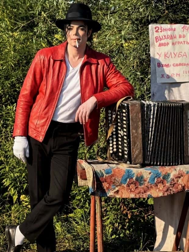 If Hollywood Stars Lived in 90s Russia (31 photos)