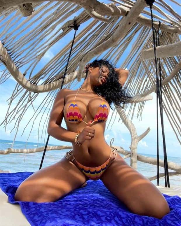 Hot Bikini Girls #77 (24 photos)