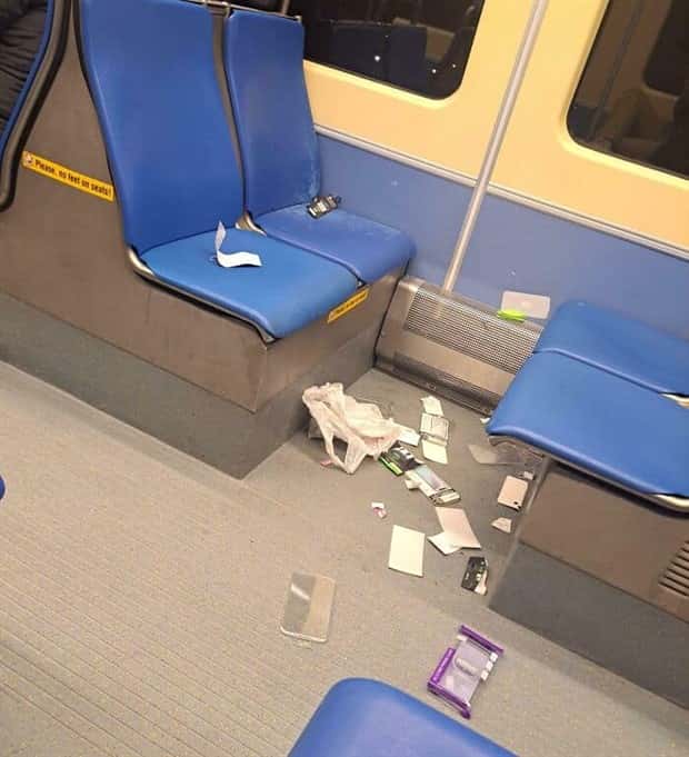 30 Awkward Encounters During Public Transit (30 photos)