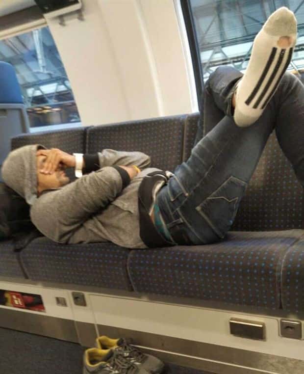 30 Awkward Encounters During Public Transit (30 photos)