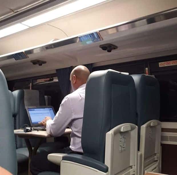 30 Awkward Encounters During Public Transit (30 photos)