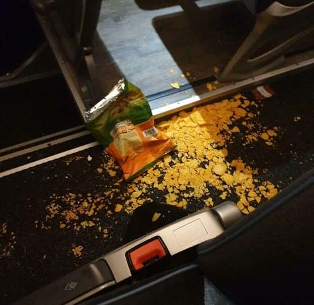 30 Awkward Encounters During Public Transit (30 photos)
