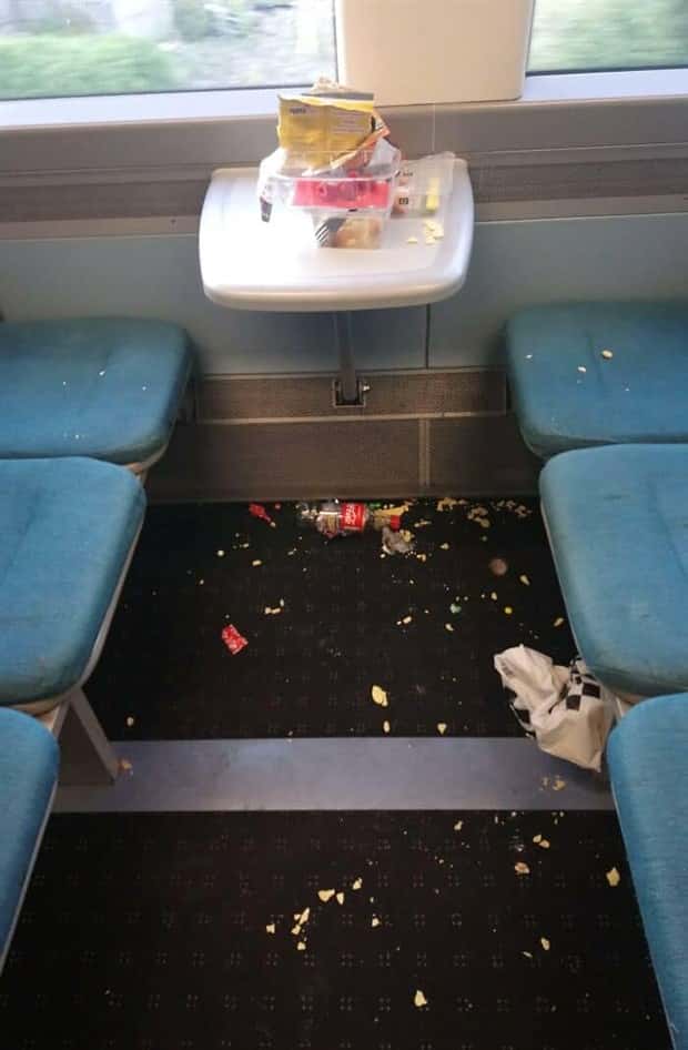 30 Awkward Encounters During Public Transit (30 photos)