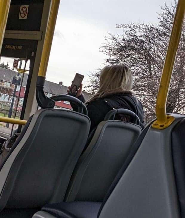 30 Awkward Encounters During Public Transit (30 photos)